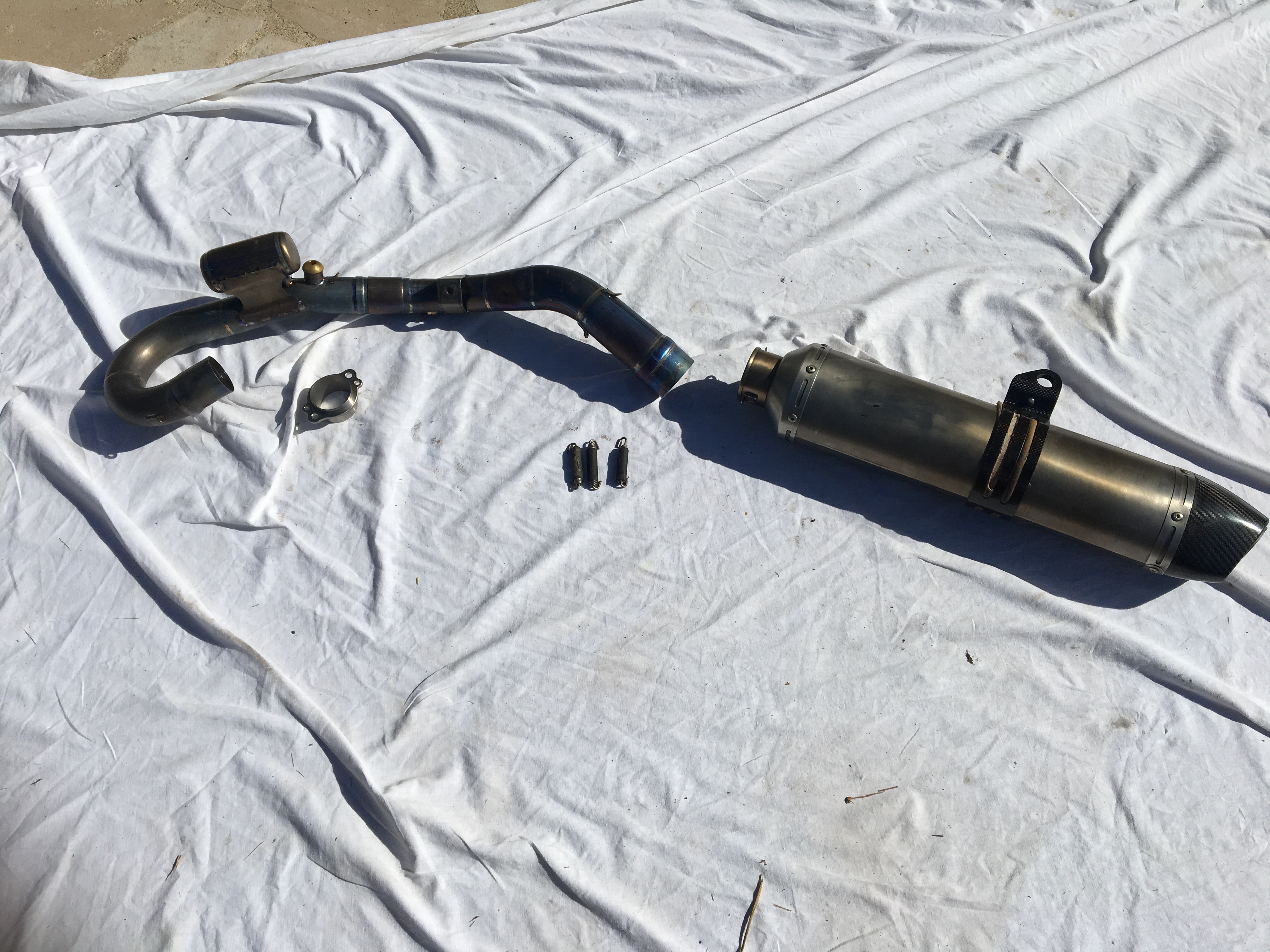 Ligne echappement Usine Titane AKRAPOVIC KTM 450 jusqu'en 2012 en Bon état 500€ 0679187282 content media