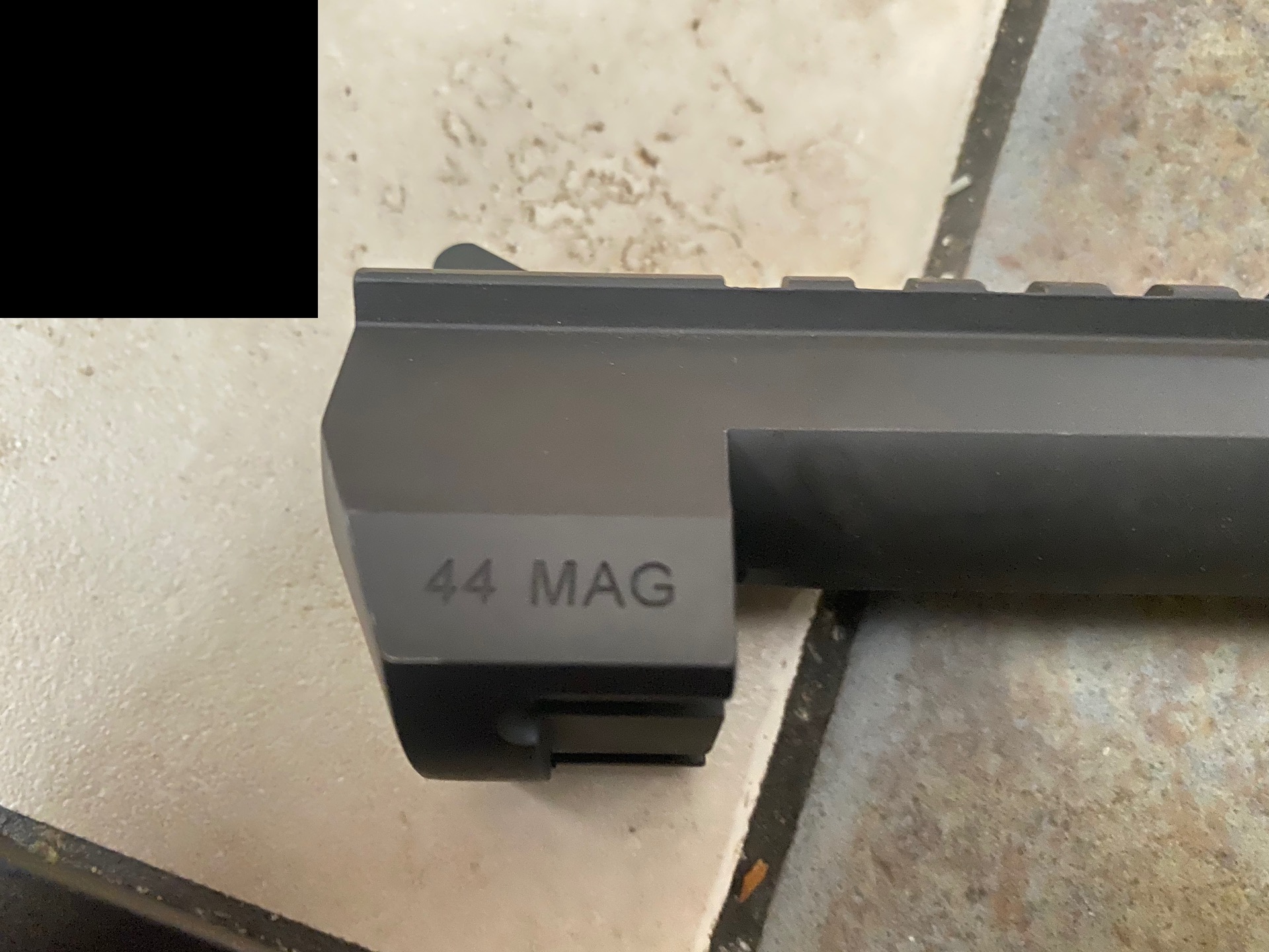Desert eagle .44 magnum barrel and two mags content media