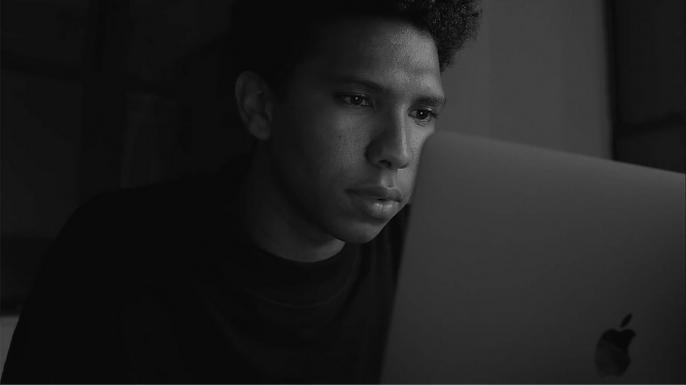 Apple lança novos vídeos de ‘Behind the Mac' com o músico James Blake e o fotógrafo Tyler Mitchell