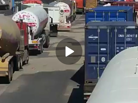 📻إعلام  التوحيد📻 🎬
‏قلنا لكم أن هؤلاء مجرد قطاع طرق وعصابة مافيا لا تختلف كثيرا عن داعش والحوثيين