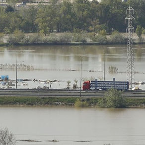 El Ebro amenaza con inundaciones en su primera gran riada del año tras el temporal