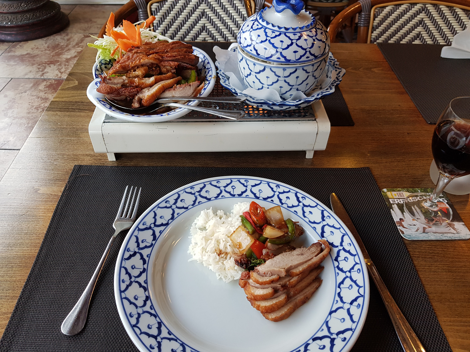 Lai Thai 2- Köln- Gebratene Ente mit Gemüse und Reis (Sehr gutes und authentisches Thairestaurant) content media