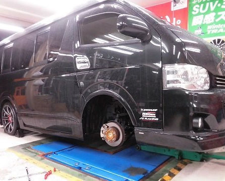 ハイエース タイヤ交換(^^♪