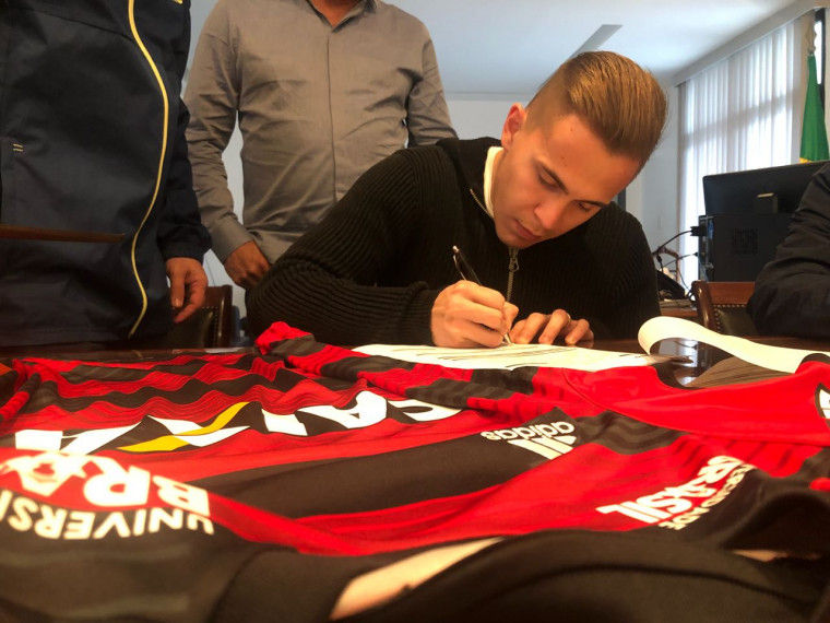 Assinatura de contrato
