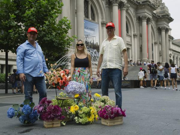 José R. Azout, Catalina Arango Gómez and Daniel Vélez in front of the Metropolitan Museum of Art in New York