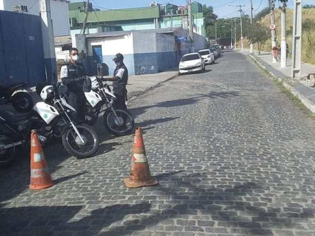 ACESSO AS PRAIAS DE CABO FRIO SÃO FECHADAS COM GRADES PARA EVITAR AGLOMERAÇÕES