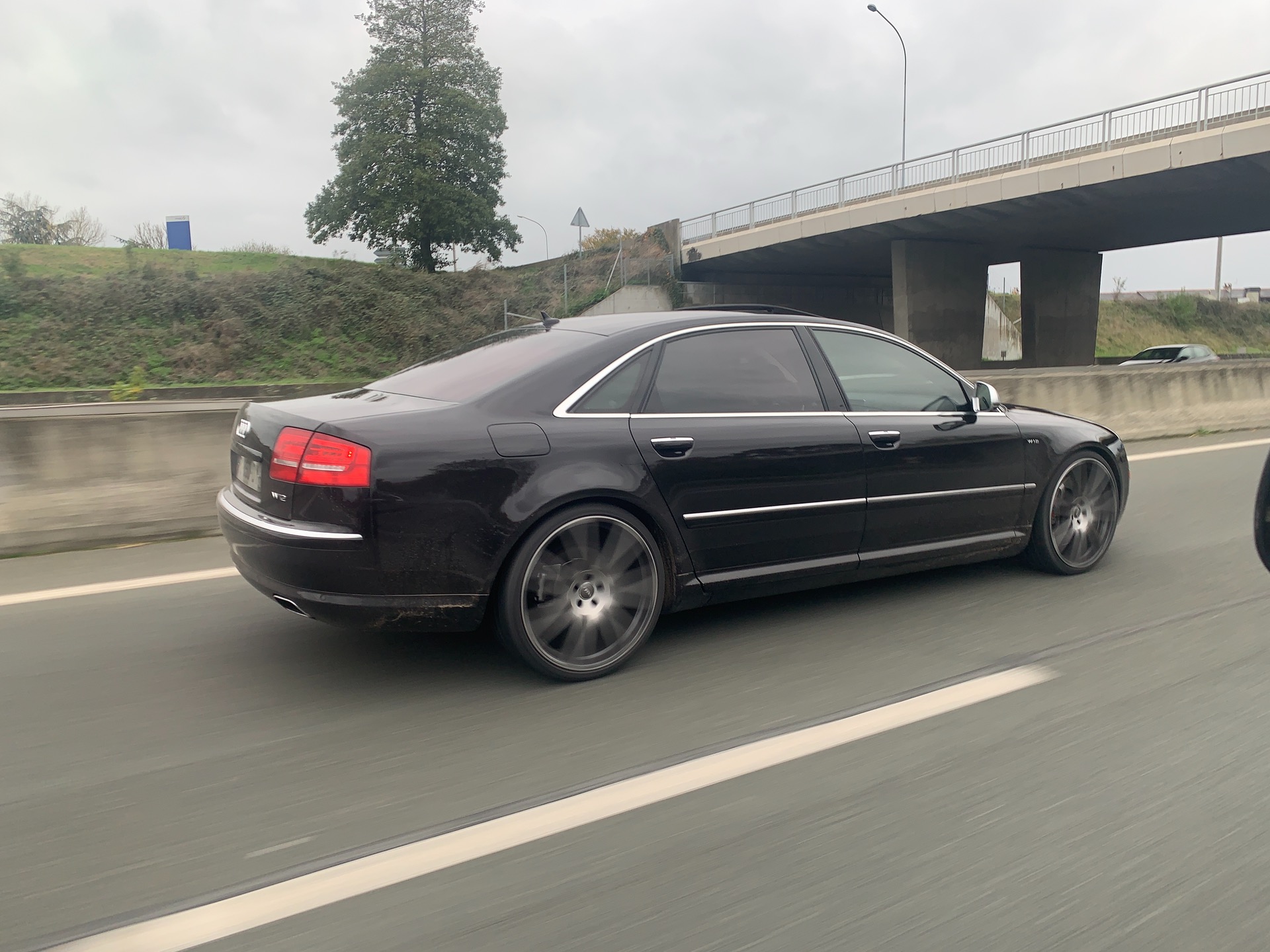 A8 ROYAL W12 450ch content media