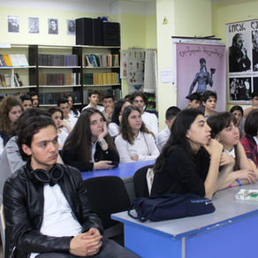 სასკოლო ,,წიგნების თარო"