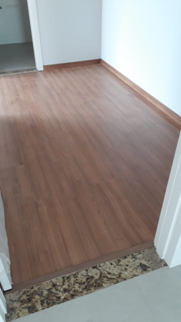 Piso laminado Nogueira Natural — foto 3