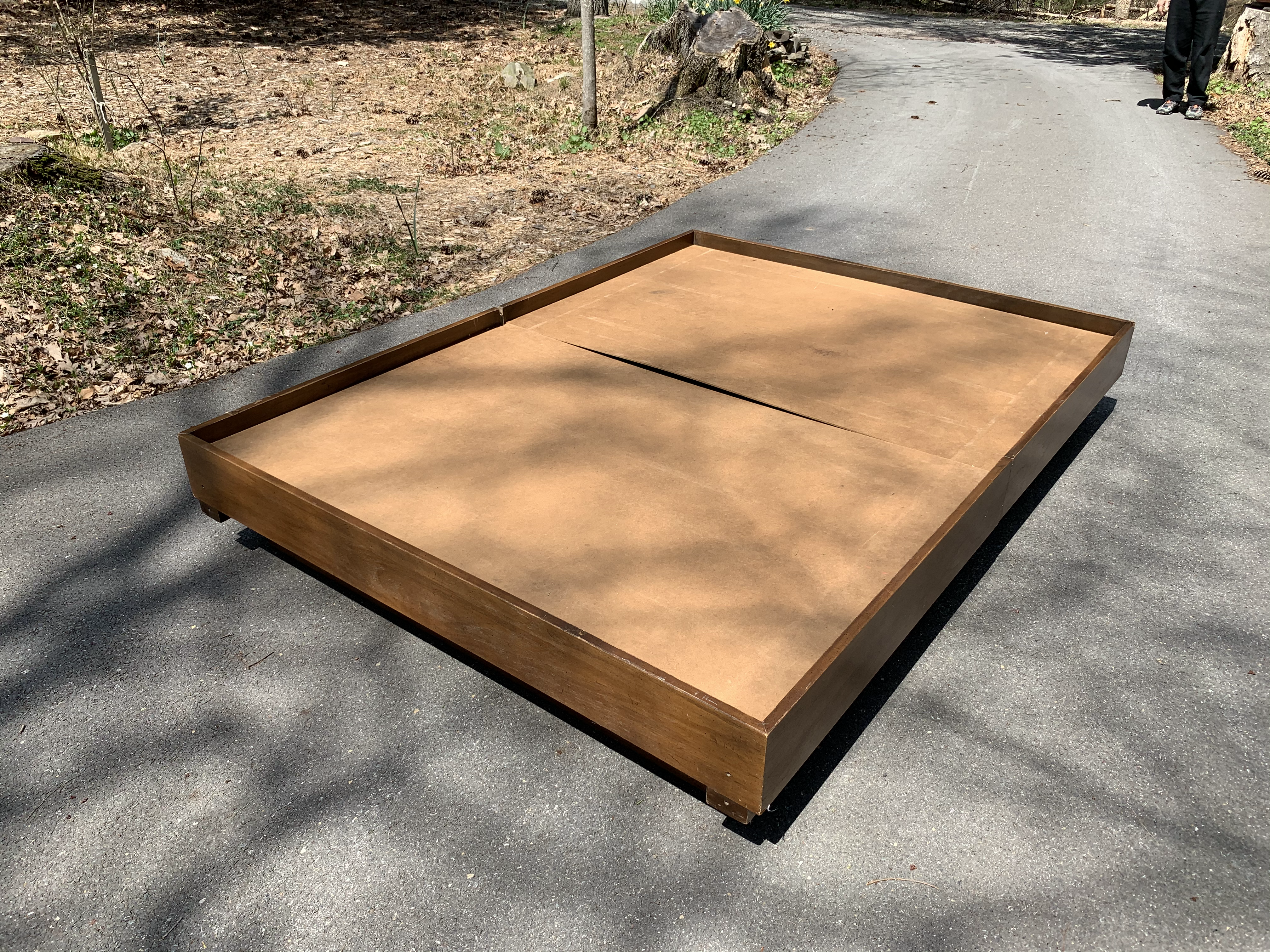 Platform bed for free content media