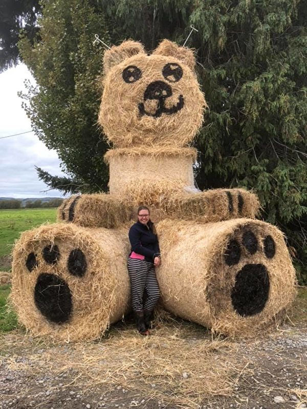 嗨,我一歲了,長得可愛吧。