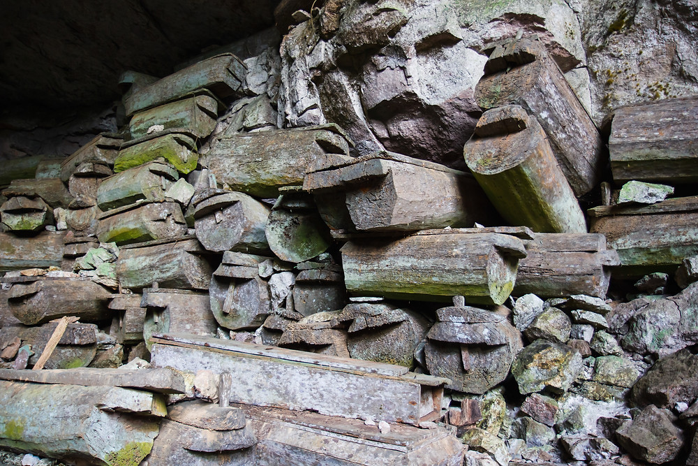 Philippines luzon sagada cercueils suspendus grotte tradition funéraire