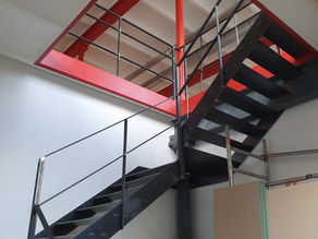 Metalen trap met succes geplaatst!