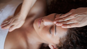 Comment soulager les maux de grossesse et commencer naturellement le travail avec l'acupression ?
