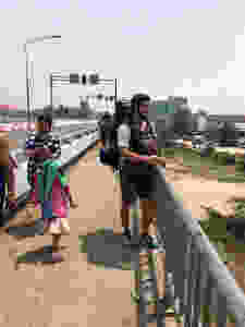 Cruzando el puente