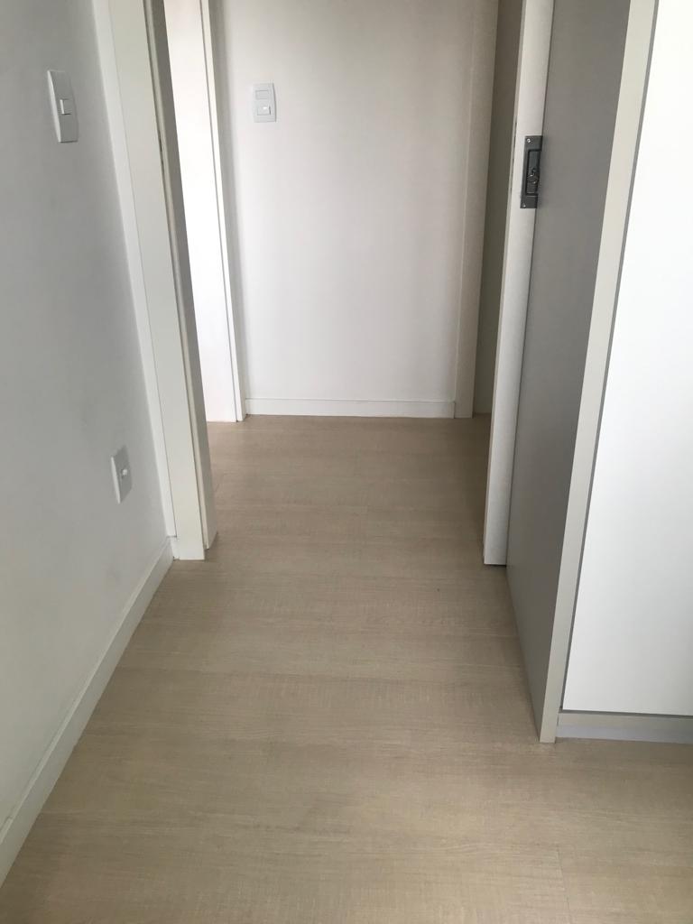 Piso vinílico Pátina Ônix.