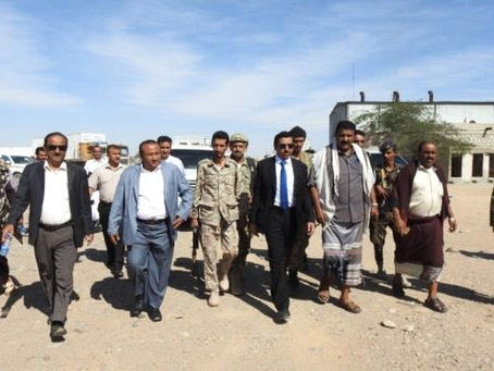 محافظ شبوة يطلع على عملية وصول الدفعة الاول من مولدات وحدة التوليد الجديدة للكهرباء المحافظة