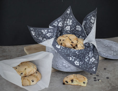 PIŠKOTI S KOŠČKI ČOKOLADE