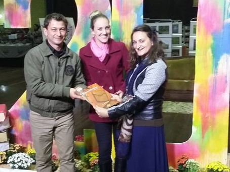 Lançamento do Livro Poemas de Bolso na Feira do Livro de Lindolfo Collor/RS