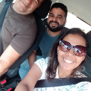 ANGÉLICA VAI DE TÁXI, EU SIGO DE UBER, "juntos"