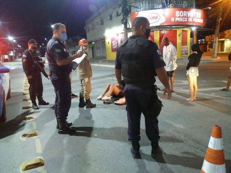 COLISÃO ENTRE DUAS MOTOCICLETAS DEIXA PESSOAS FERIDAS EM SAQUAREMA