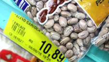 O preço do feijão não cabe no poema (por Andrey Vítor)