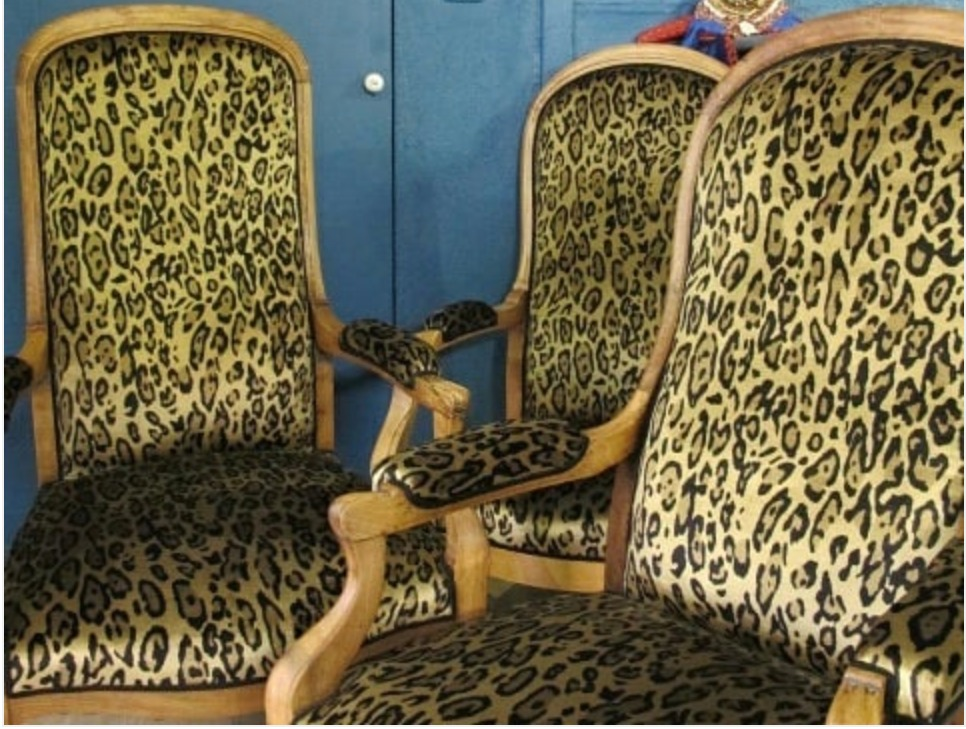 Charlotte et Claire | Tapissier Nimes Fauteuils Voltaires