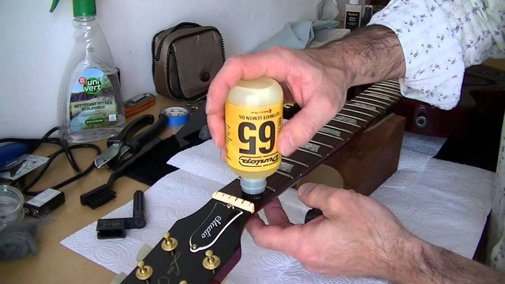 10 ASTUCES POUR ENTRETENIR ET OPTIMISER SA GUITARE