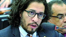 Jean Wyllys recebeu ameaças com placas de carros dos seus familiares