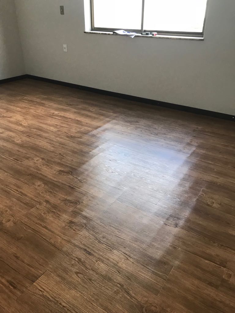 PISO DE PVC - Carvalho Montreal — foto 3