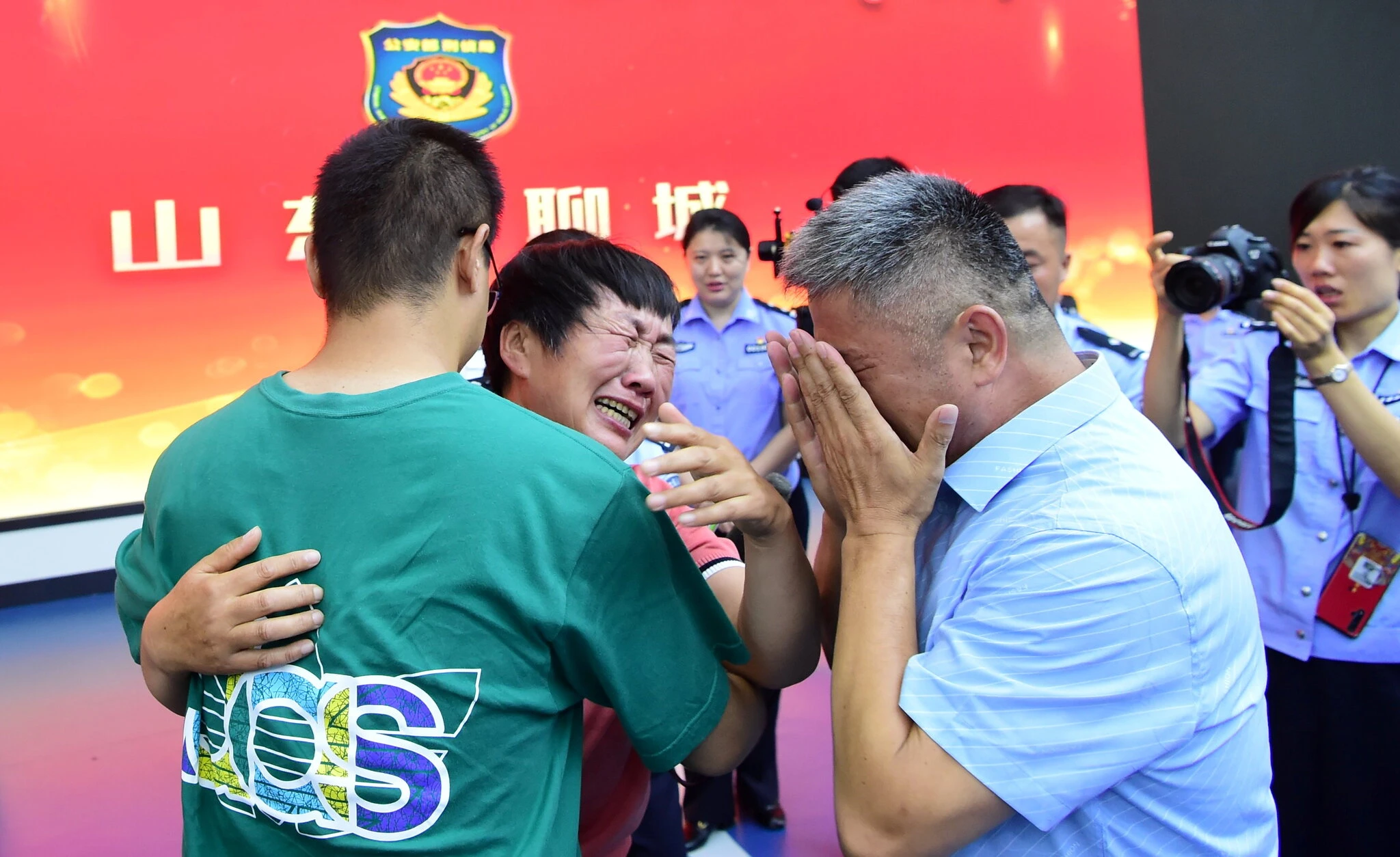 Parents Who Never Stopped Searching Reunite With Son Abducted 24 Years Ago content media