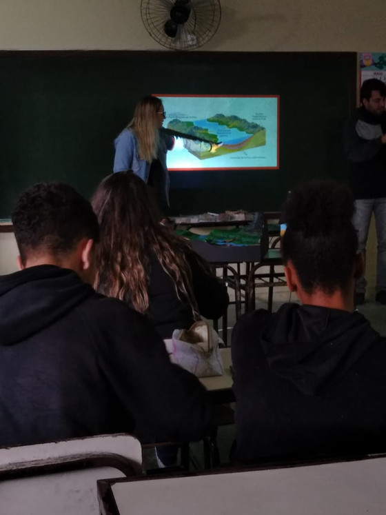 Projeto de Popularização - Os primeiros passos: Apresentação e Atividades sobre os Rochas