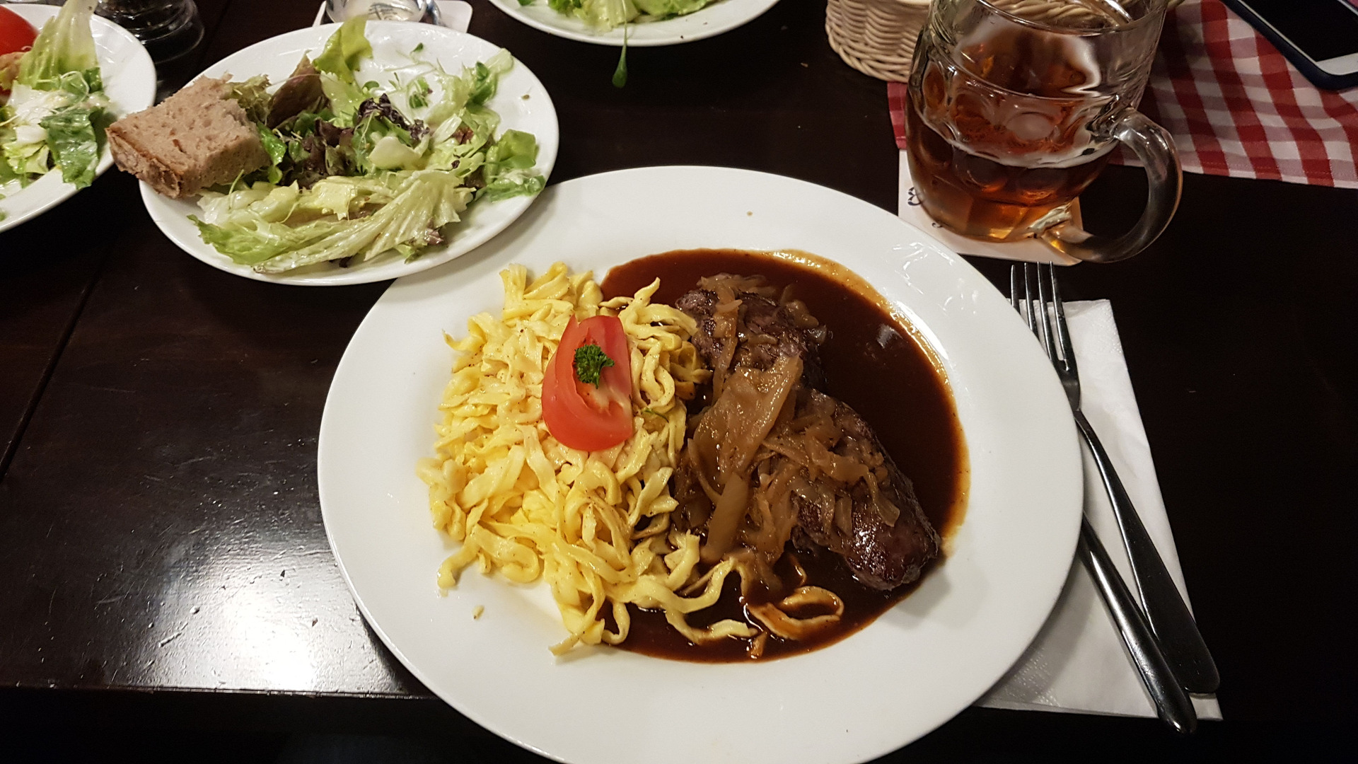 Echterlinger Brauhaus Stuttgart- Rostbraten mit Spätzle (medium rare- einfach der Hammer) content media