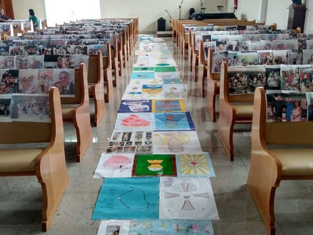 CORPUS CHRISTI É CELEBRADO EM IGUABA GRANDE COM CONFECÇÃO DE CARTAZES E MISSA PELA INTERNET