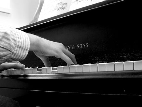 La digitación y su relación con la técnica pianística y la interpretación