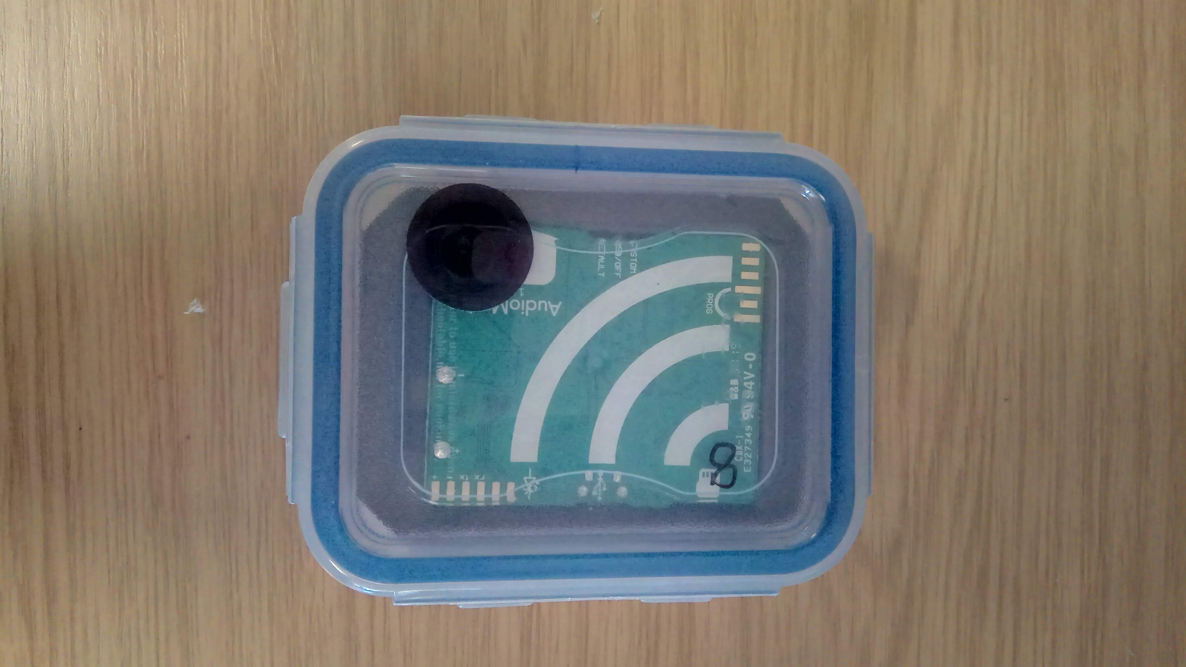 Small "lock and lock" cases content media