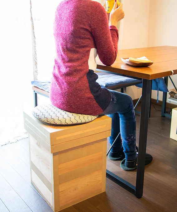 椅子として茶箱を使うなら。