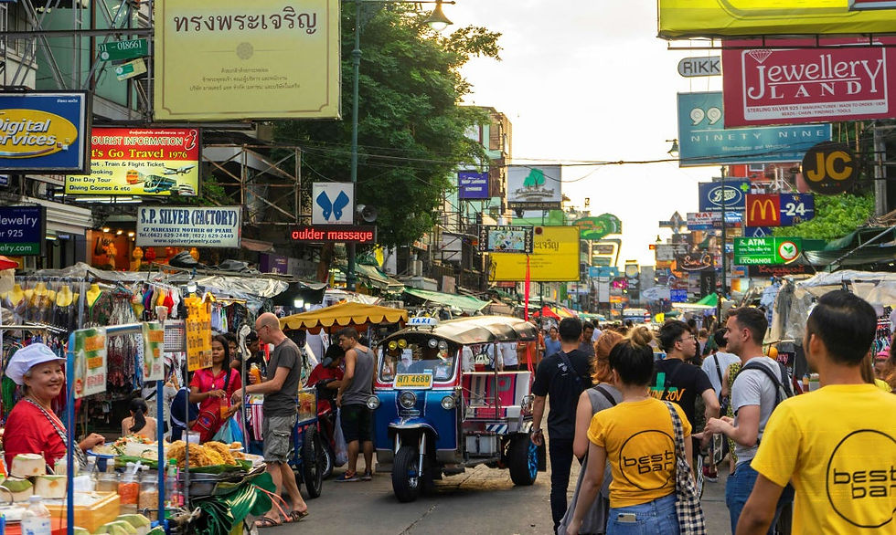 Khaosan Road in bangkok, pub crawl, city, visiting Thailand the first time, Travel in Thailand, Backpacking southeast asia, pisan zapra journey, hostel in bangkok
