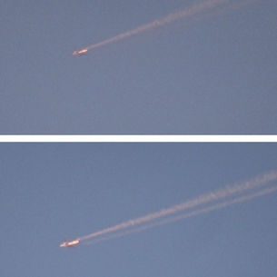 オレンジ色の正体は飛行機
