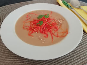 PASTINAKENCREMESUPPE mit Karottenstroh und gekeimten Buchweizenkörnern - BASISCH