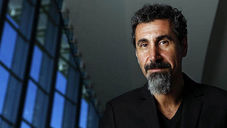 Serj Tankian, vocalista de System of a Down: “Guaidó é um lacaio dos Estados Unidos”