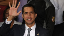 'Guaidó só assume se estiver em um tanque dos EUA', diz jornalista à Fox News