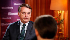 Militares pressionaram Bolsonaro a rifar o filho, Flávio, após suposto envolvimento com milícias