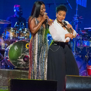 Pérola e Yola Semedo encantam fãs em dueto no palco da casa 70