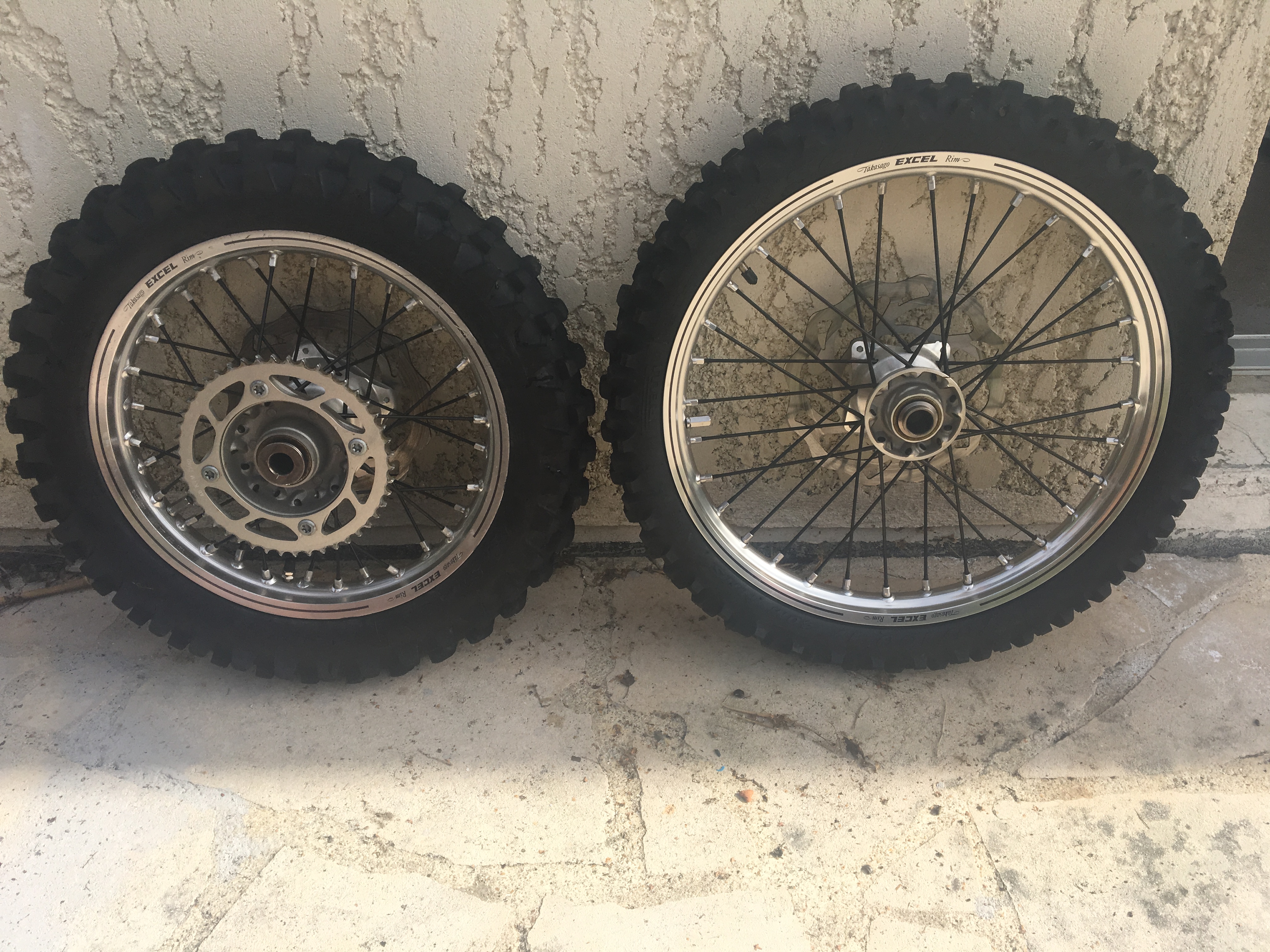Roues Compètes Excel KTM 85 SX (14p & 17p) Petite roues en très bon état avec pneus usés 30% + Jeu de pneus neufs :500€ 06 79 18 72 82 content media