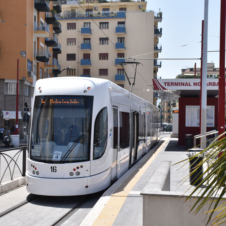 I GENIALI PARCHEGGI DELLE NUOVE LINEE TRAM