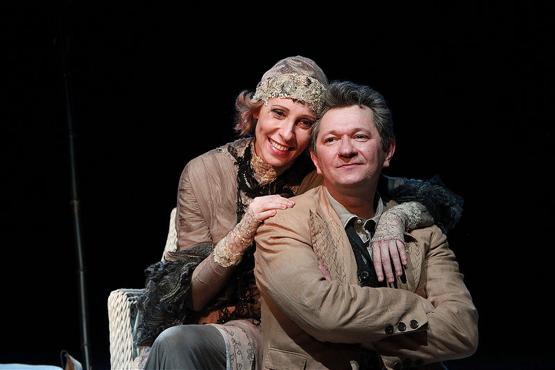 Андрей Ильин и Юлия Рутберг в спектакле «Крик лангусты», фото Кристины Бабаевой