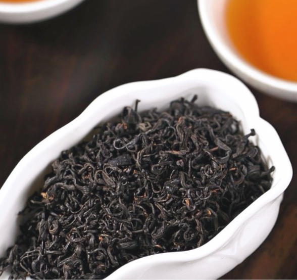 whole leaf black teas and brewed tea in cups