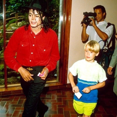 מקולי קאלקין יוצא נגד "לעזוב את נוורלנד"