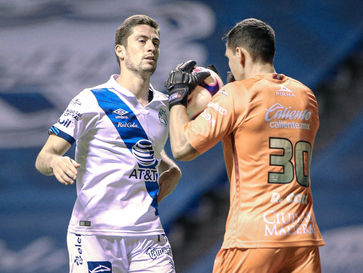 Derrota y se complica la liguilla para Puebla